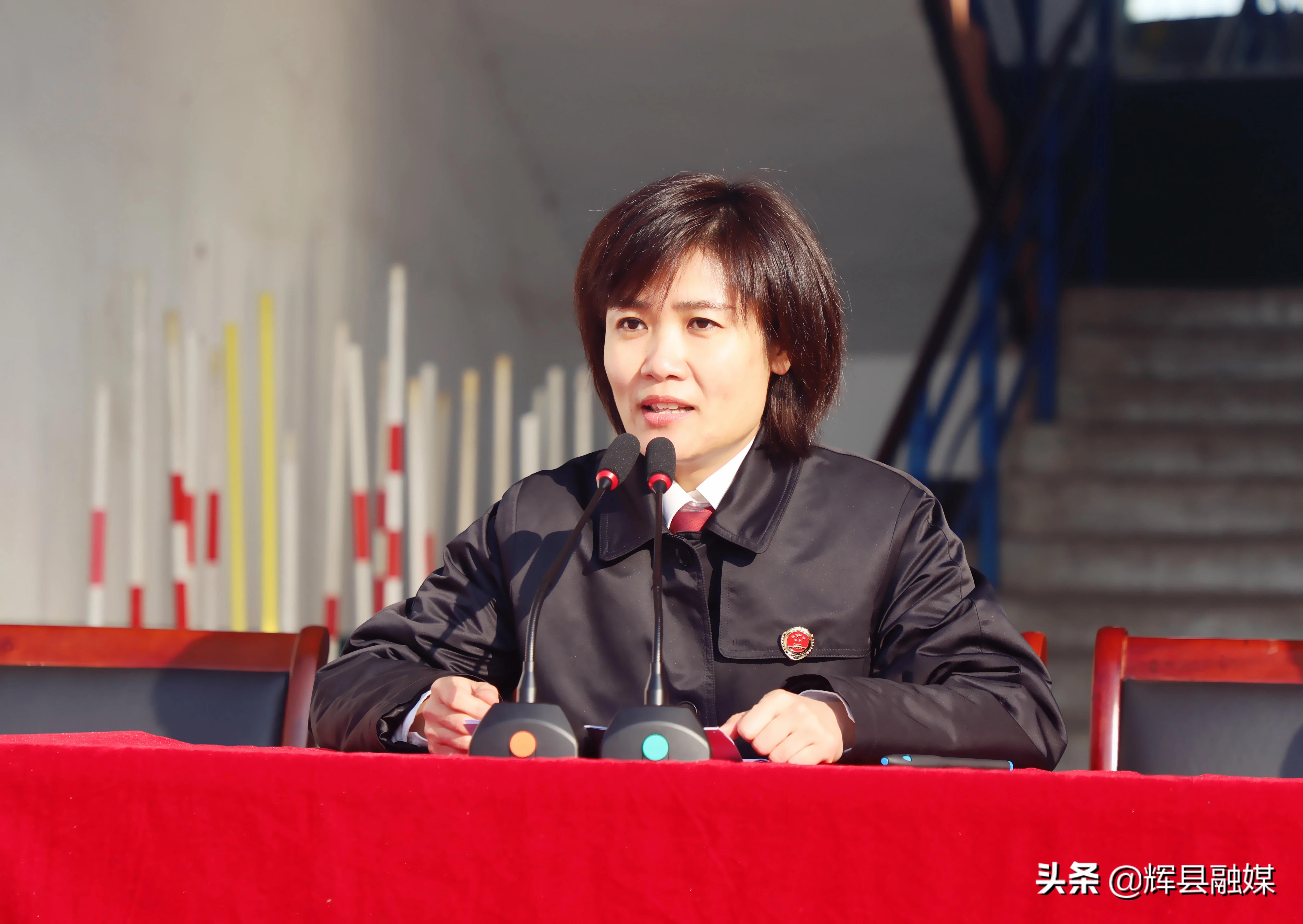 河南辉县丨法治护航成长路——市检察院走进南村镇中心校开展“送法进校园”活动