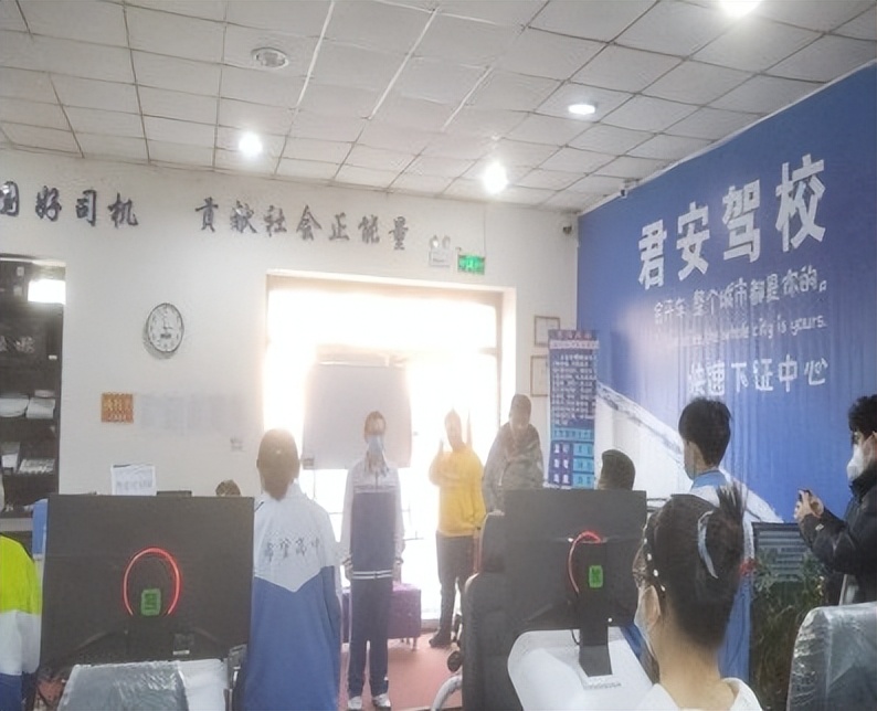 三月春风暖人心雷锋精神永传承,三月春风暖人心雷锋精神代代相传