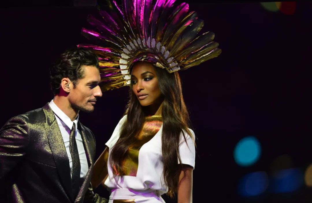 189cm“天使男模”官宣4胎，网友麻了：他才25岁啊？！