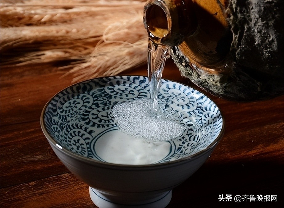 喝完酒总是脑袋疼?是喝多了吗?行家:很可能是白酒有问题