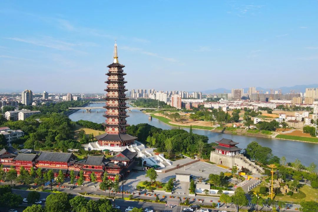 1年有150天住酒店,44次旅行,47次飞行!这江南女子怎么做到的?