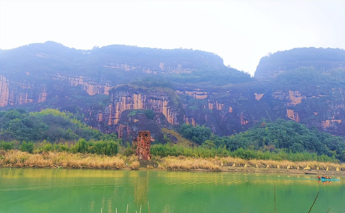 问道龙虎山，观“天下三绝”，“道教第一山”碧水丹霞入画来