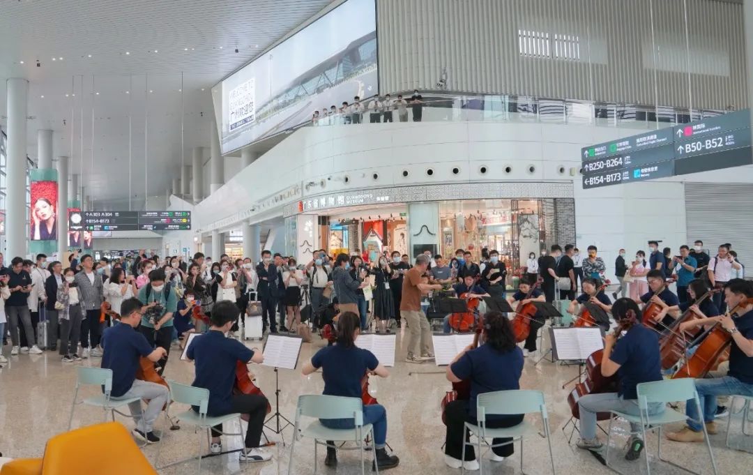 候机时光新体验！广州交响乐团“非凡大提琴”快闪白云机场T2
