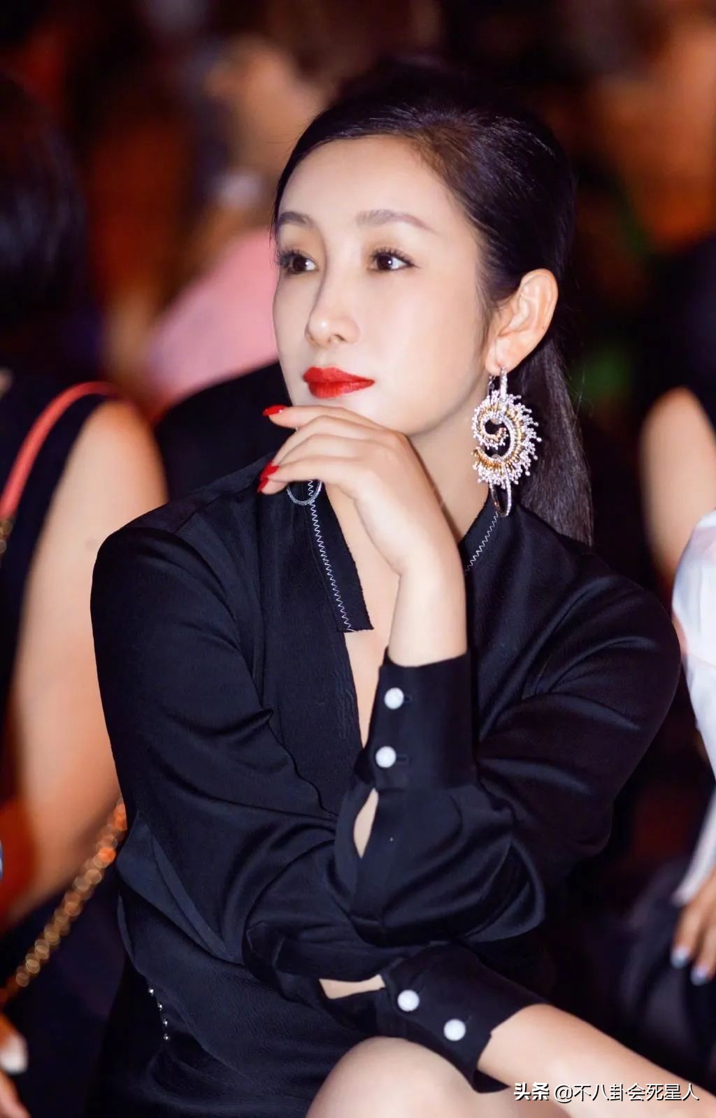 第一眼“丑”，第二眼好看，这7位女星颜值是个谜