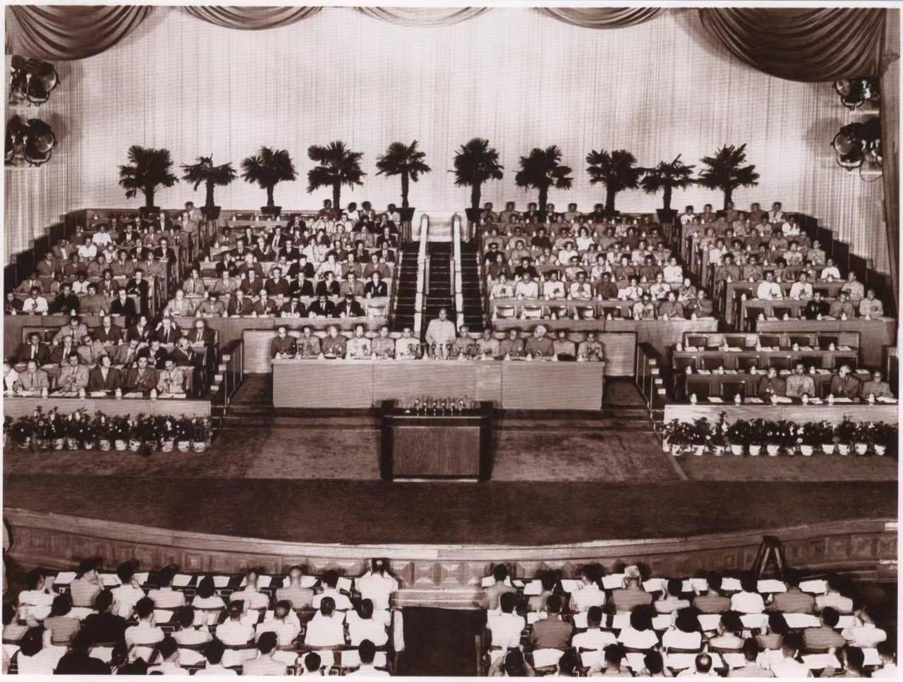 毛主席在报告批件上做“算术题”？盘点*共中**八大的“七个秘闻”