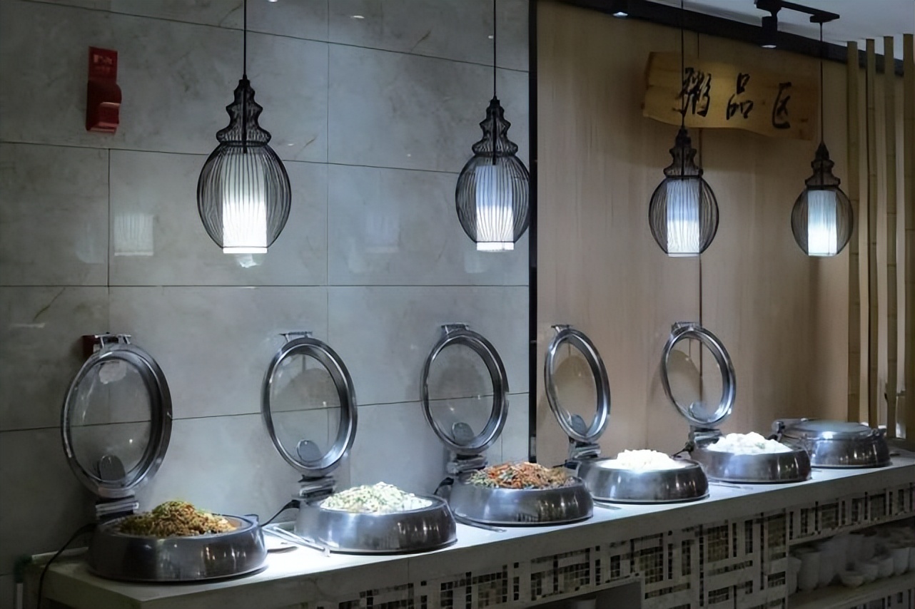 8000平洗浴一天接待人数,酒店自助餐接待