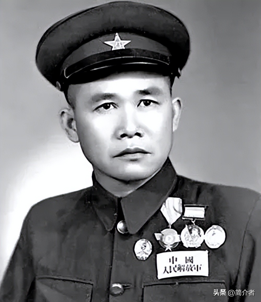 解放军原步兵第142师首任师长欧致富、政委谢镗忠