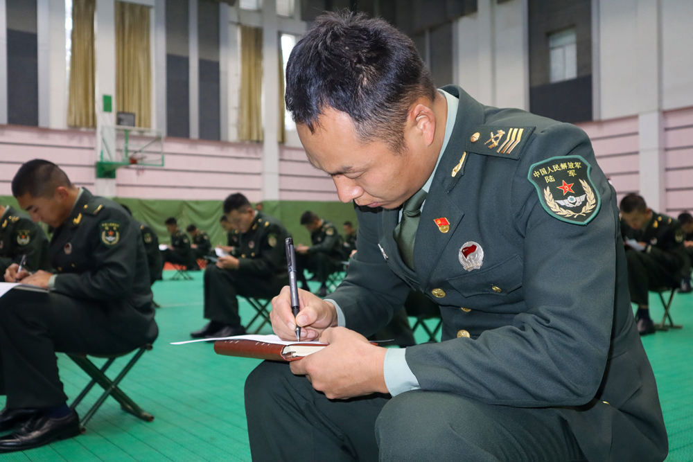 学习二十大，军营沐*党**辉