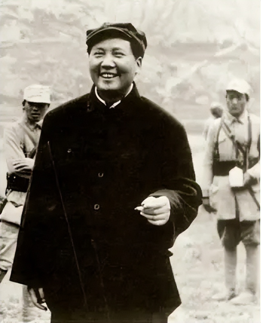 1982年，*小平邓**在谈判桌上对撒切尔霸气表态，撒切尔：残酷