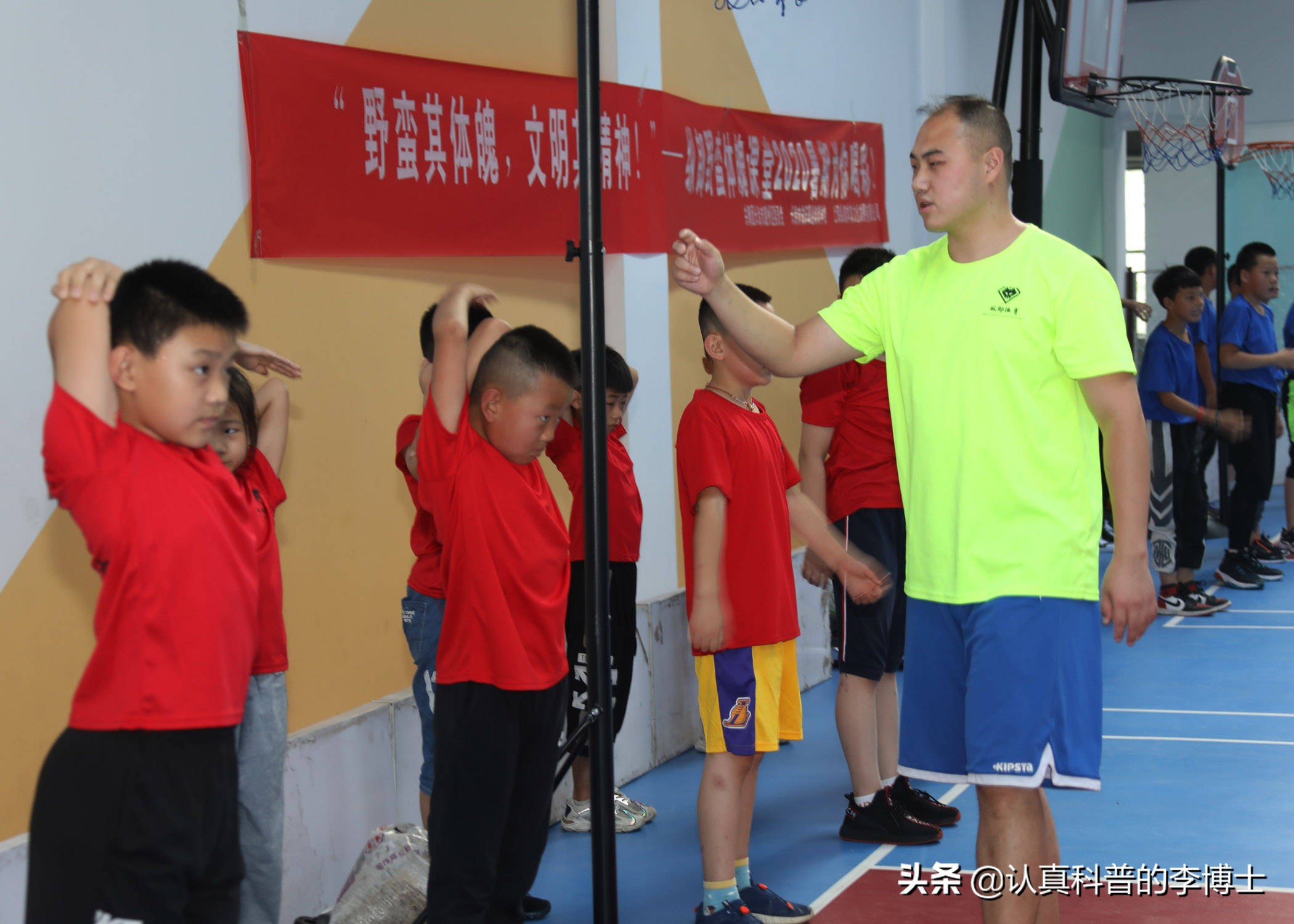 八岁男孩每天摸高跳多少下最好,12岁男孩冲刺摸高跳三个月