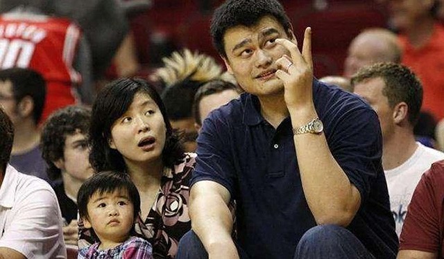 姚明和老婆叶莉成全场焦点,姚明妻子叶莉的简历