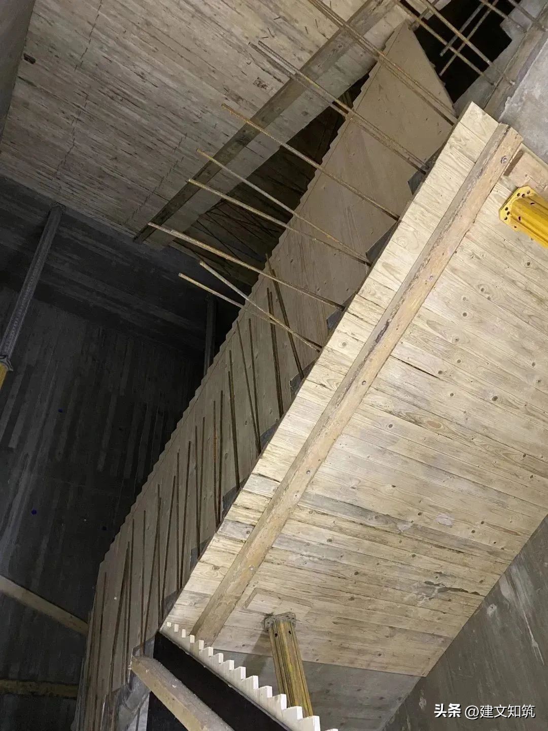 鑺叞璧皵杈涘熀鑸炶箞,鑺叞璧皵杈涘熀鏂囧寲寤虹瓚