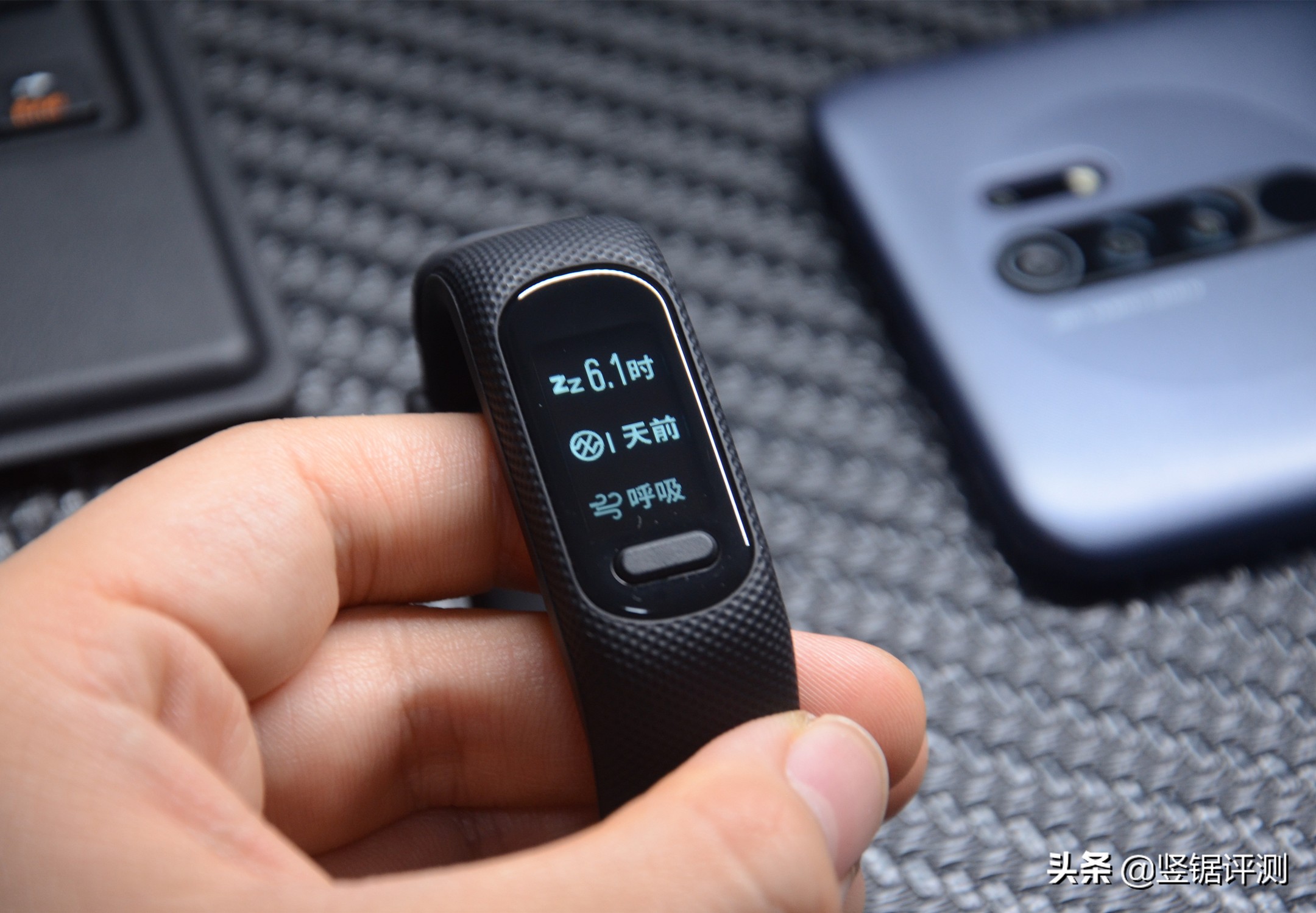 佳明手环4和5哪款好,garmin佳明vivosmart运动手环