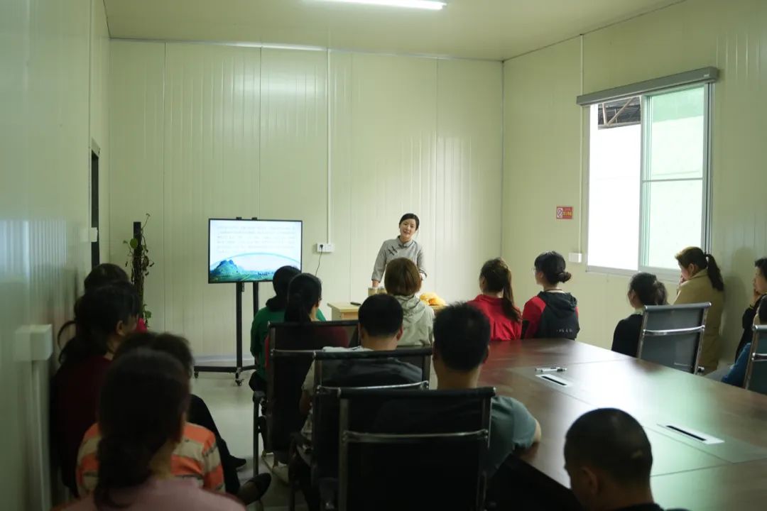 农村00后女孩为何被迫长大,农村00后女孩现状如何