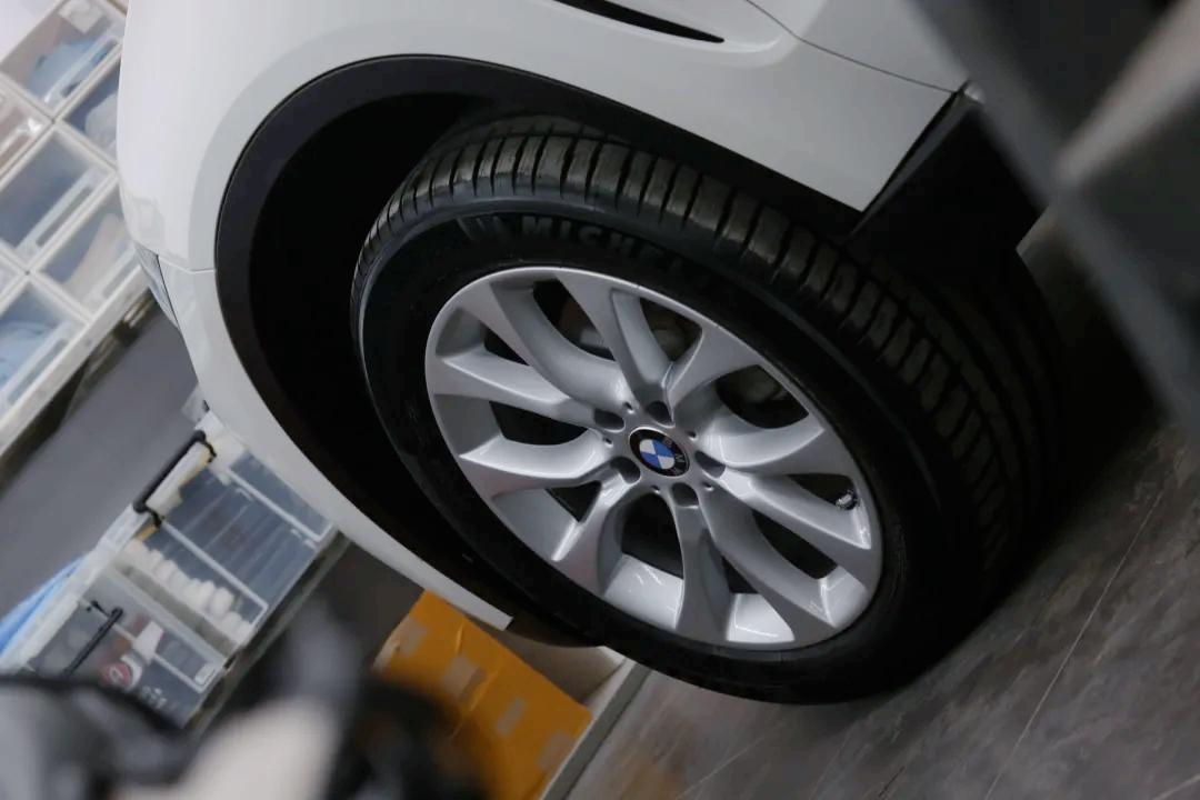 宝马x5翻新全过程,宝马x5老车翻新重庆渝北