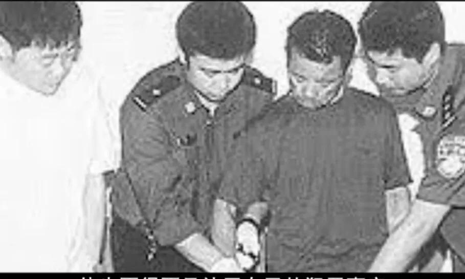 揭秘变态杀人魔许贵柱:尸身刻字,穿*袜丝**,手塞扑克牌