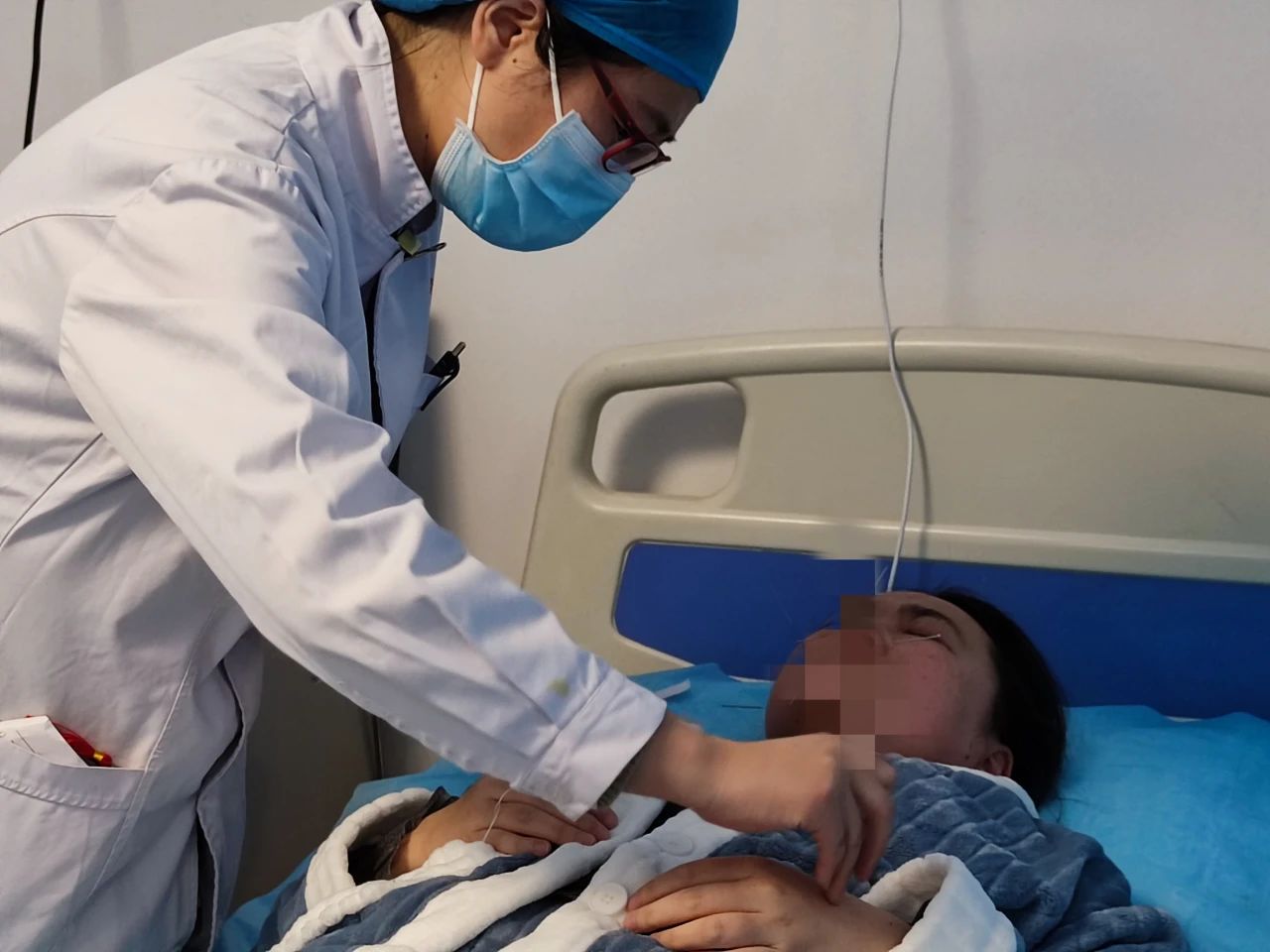 一附属哪个医生针灸治面瘫比较好,中医院针灸科治面瘫谁好