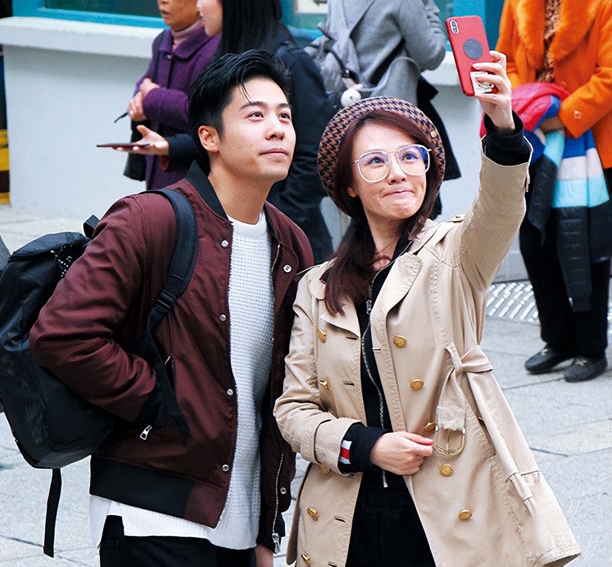 她7岁从天津到香港，是TVB“*用御***妇情**”，有小鲜肉追钱都花给父母