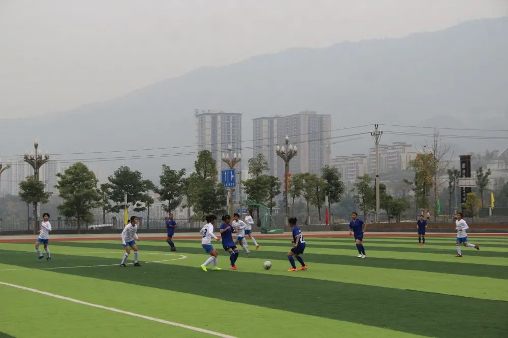 重庆市校园女子足球总决赛,重庆小学男子足球乙组比赛视频