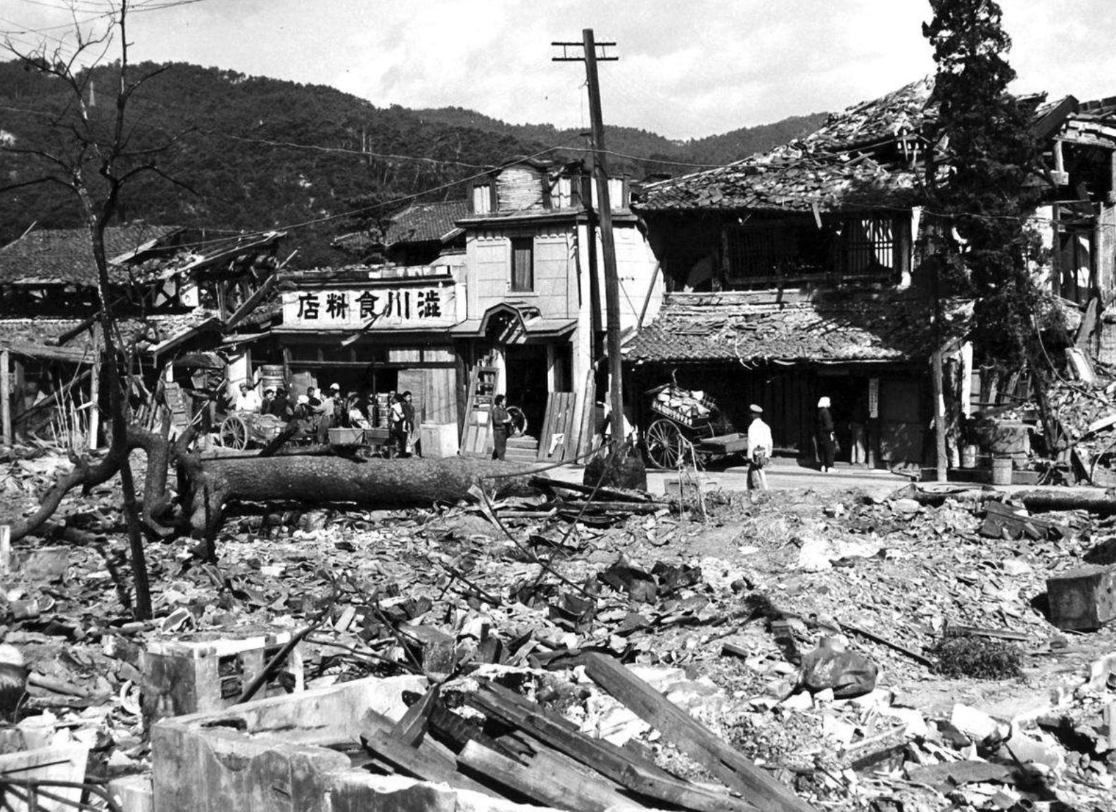 李梅火攻东京用了多少燃烧弹,1945年李梅轰炸日本东京