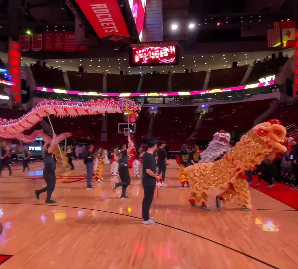 哈登轰31+7+976人胜热火扳平比分,哈登火箭60+三双