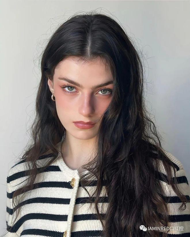 6支灰粉色口红都非常美，哪一款是你的菜？