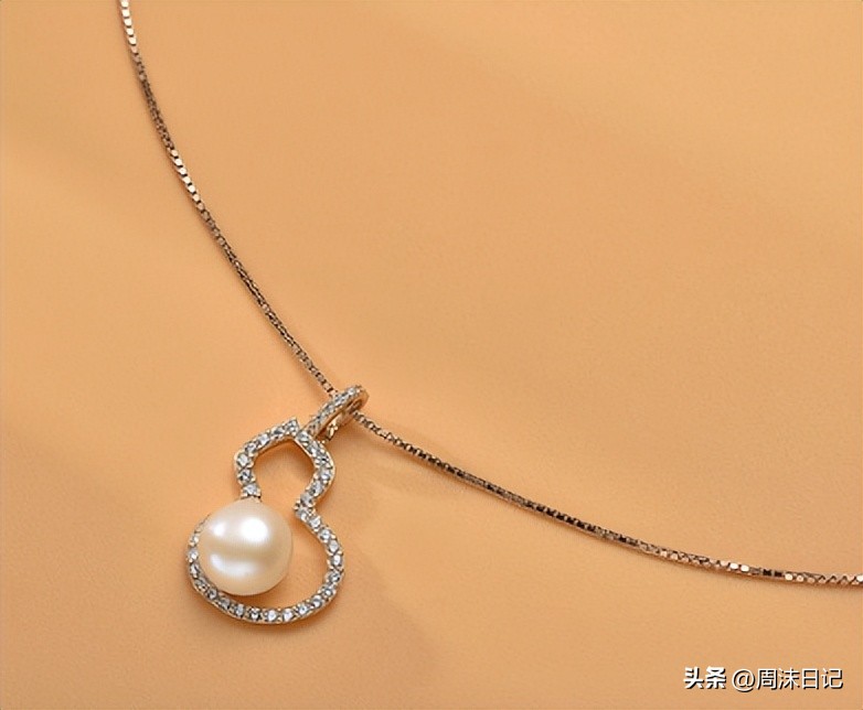 一生一条珍珠项链年轻时髦,女人一生必须要有条珍珠项链