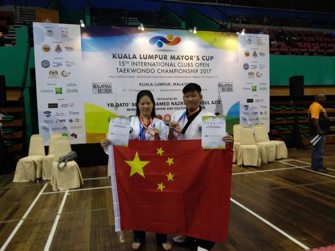 台湾运动员获奖举五星红旗,台湾选手领奖举五星红旗