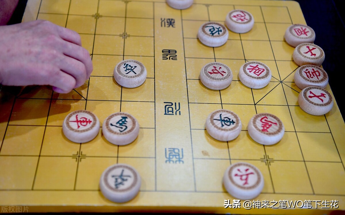 时至今日，在网上下象棋，成为高手的都是象棋软件