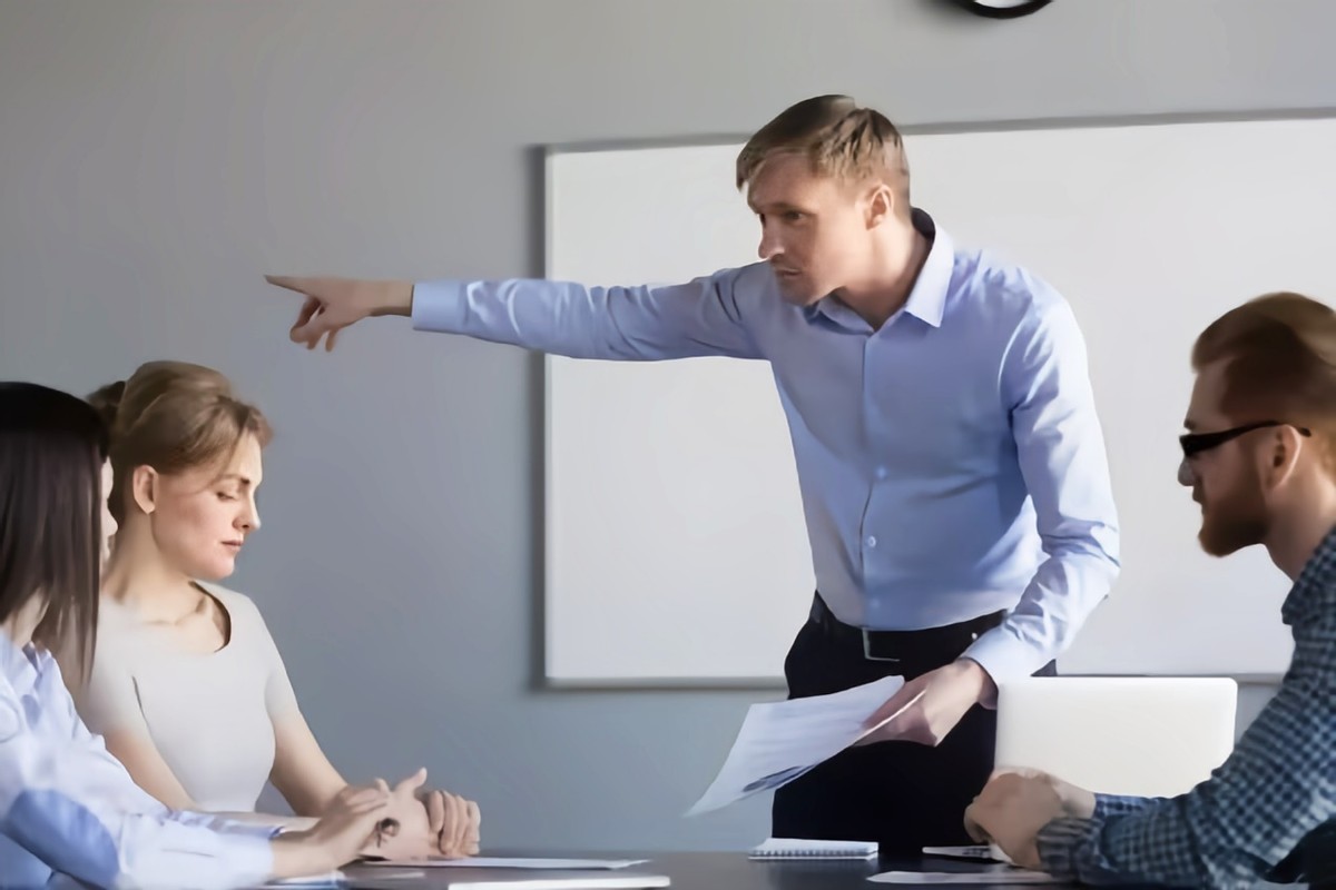 批评下属的注意事项,批评同志要注意方式方法委婉