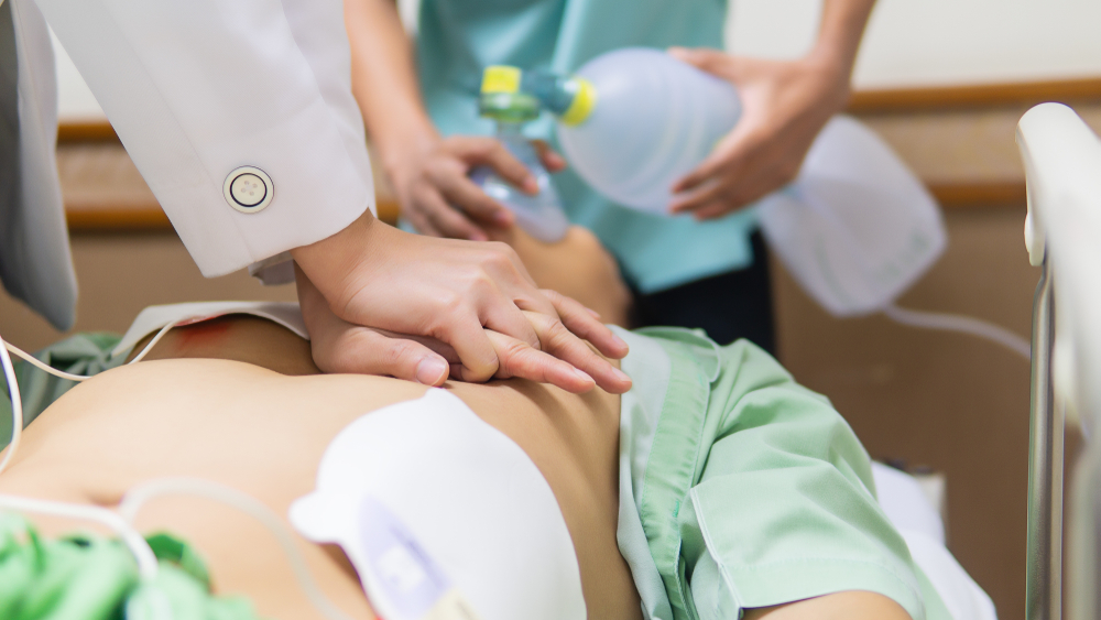 性猝死到底是怎么发生的？亲历者：你就躺在我身边，我却救不了你