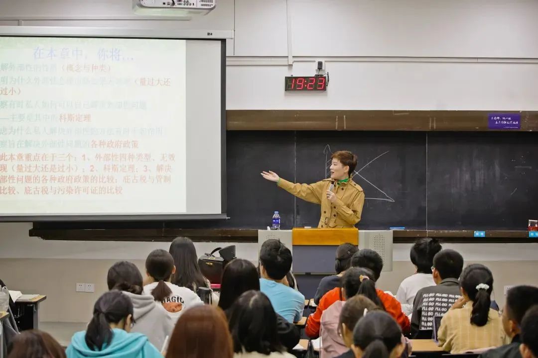 上了厦大这门课，会生活会选择，更会爱上经济学
