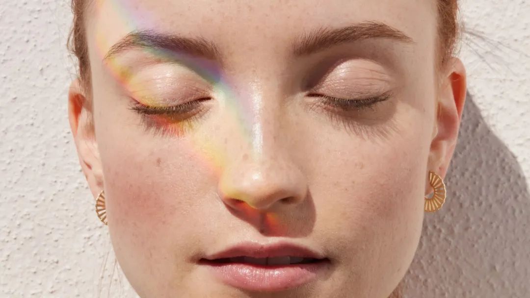 如何通过护肤改善眼皱纹,护肤防斑的正确方法