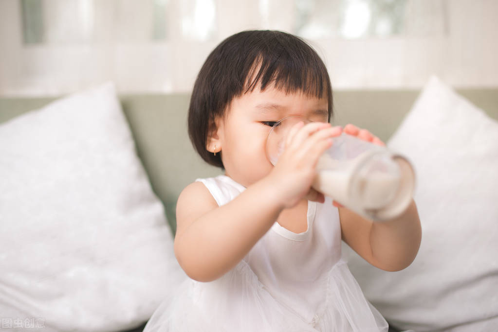 孩子断奶夜里哭闹不喝奶粉怎么办,一岁宝宝断奶后喝什么牌子奶粉好