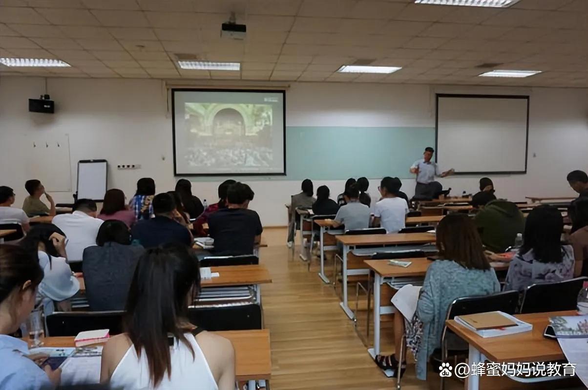 民办二本和民办专科哪个学费更贵,民办二本与专科区别