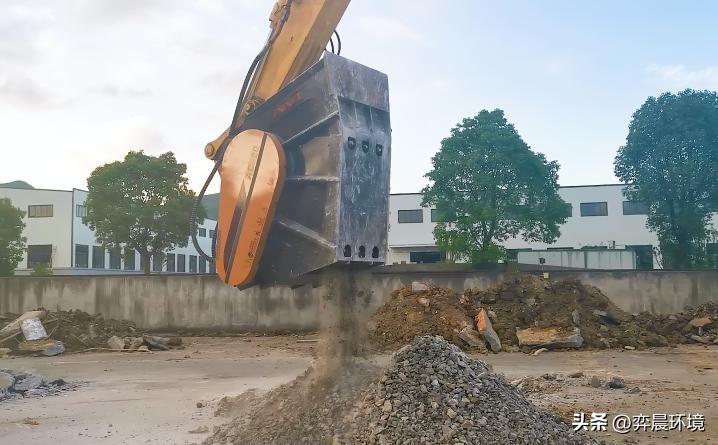 你知道挖机破碎斗吗？灵活性拉满，破碎效率极高