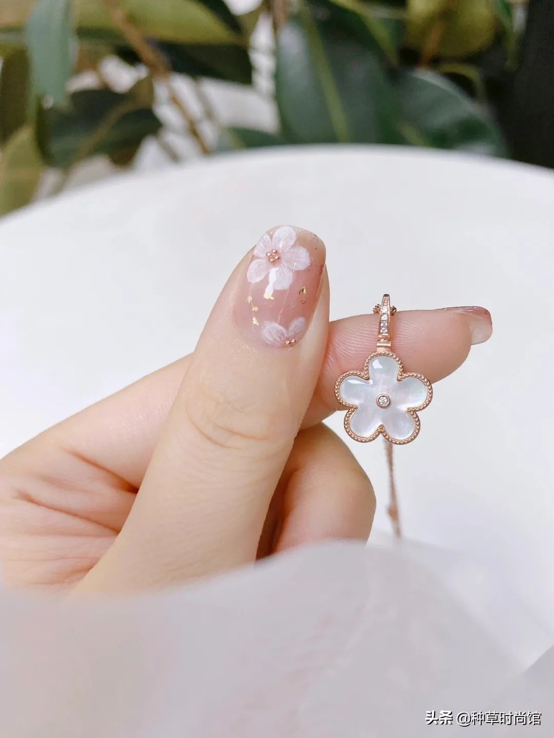 秋冬超显白高级感美甲,春日美甲图片最新款百搭