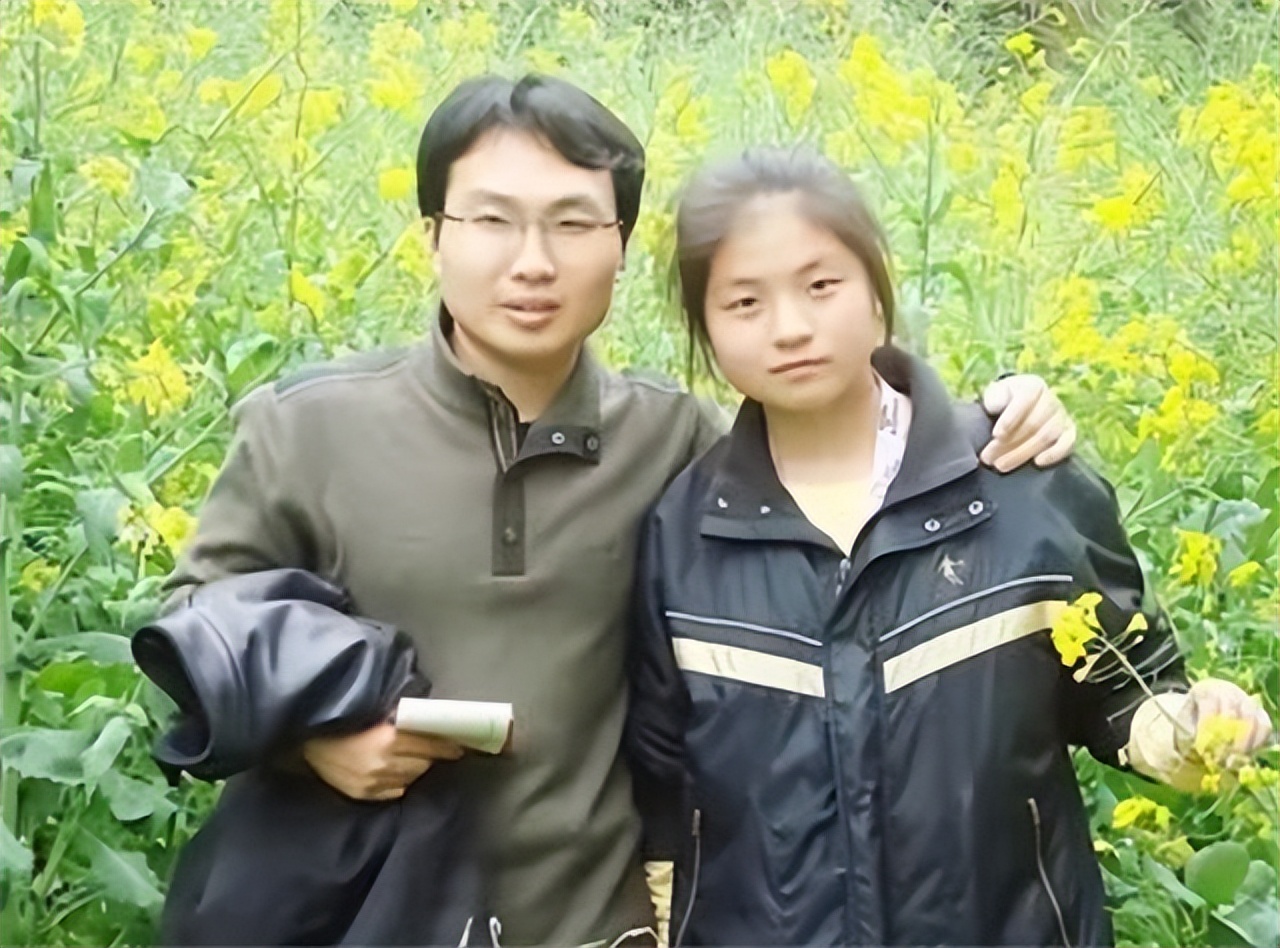 农村穷小伙进城上学捡废品,拾荒小伙供妹妹上大学