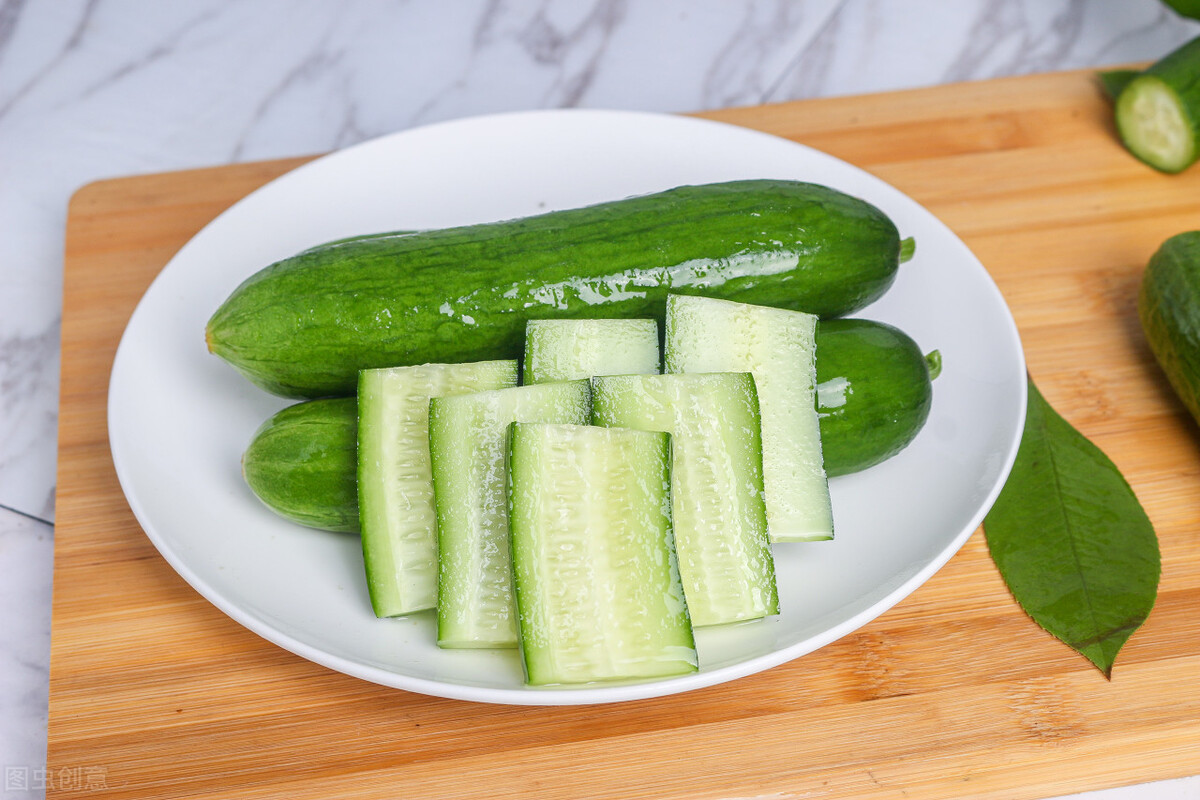 晚上吃黄瓜和西红柿能减肥吗,晚上喝黄瓜鸡蛋汤可以减肥吗