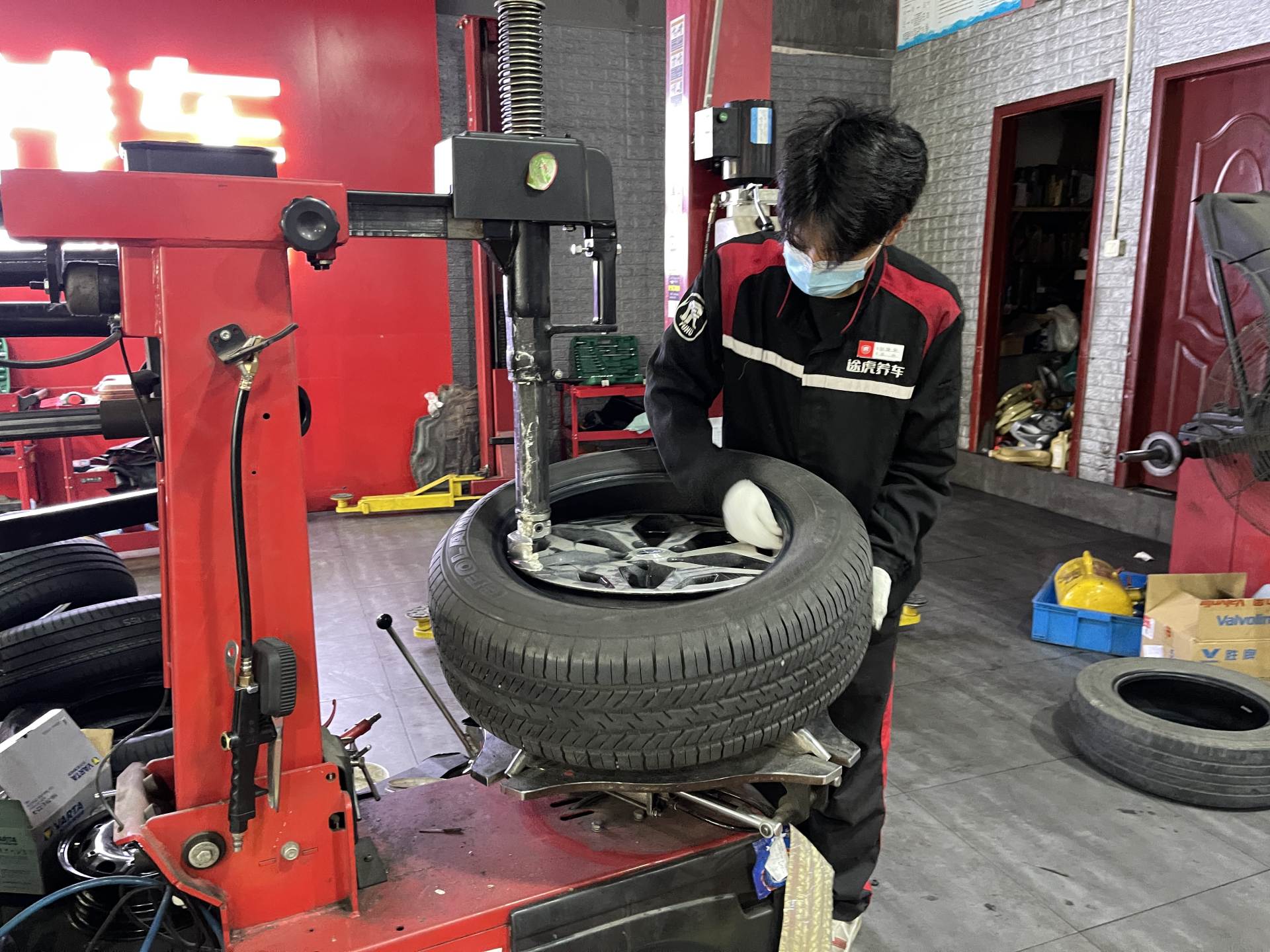 不到一万公里换一根轮胎,7000公里只换一个轮胎可以吗