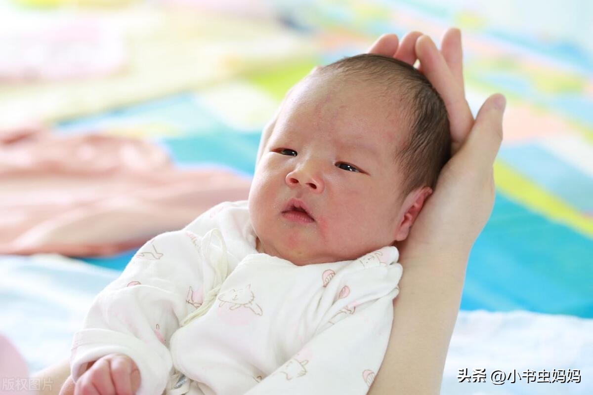 新生婴儿第一个月注意什么,宝宝刚出生第一个月需要学会哪些