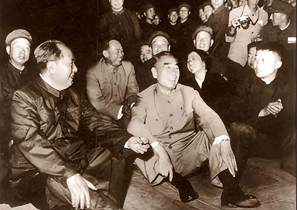 开国中将吴信泉8个儿子、4个女儿，周总理笑道：你们家是航空母舰