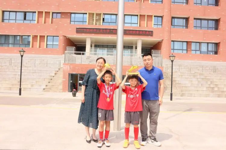 足球点燃梦想激情挥洒青春,小学校长杯足球赛的精彩瞬间