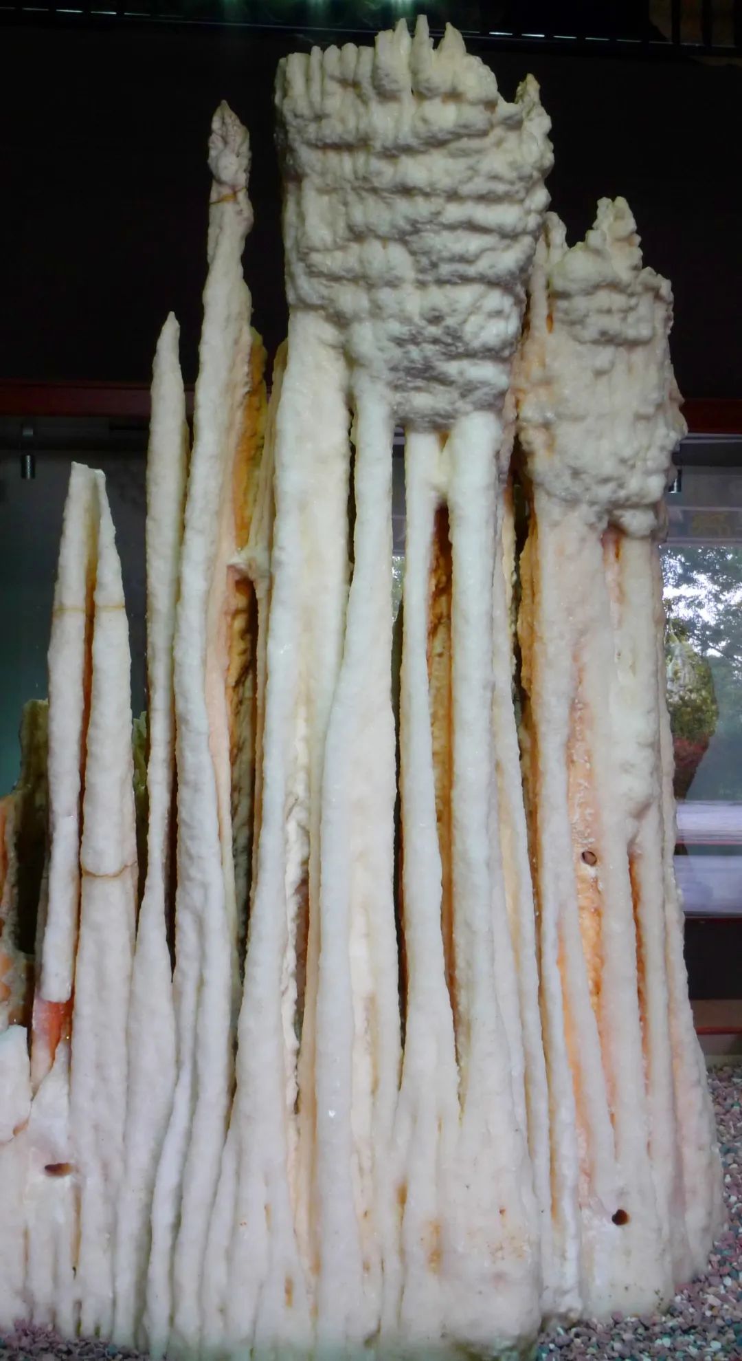 石钟乳和石笋颜色区别,石钟乳和石笋的区别