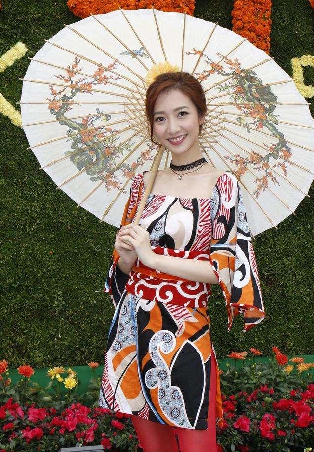 她是90后港姐，香港宅男女神，获高层赏识，活成平民港女上位范本