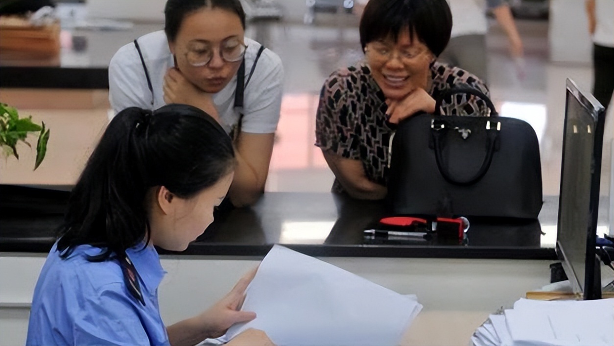 公务员工资真不高吗,公务员月薪不高为什么那么多人考