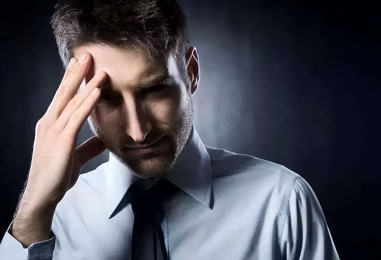 见领导紧张领导会讨厌吗,如果职场遇到强势领导怎么办