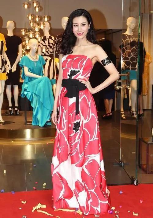 李嘉欣减肥全过程,李嘉欣是怎么瘦的