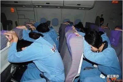 飞机逃生通道座位怎么选,飞机逃生指南