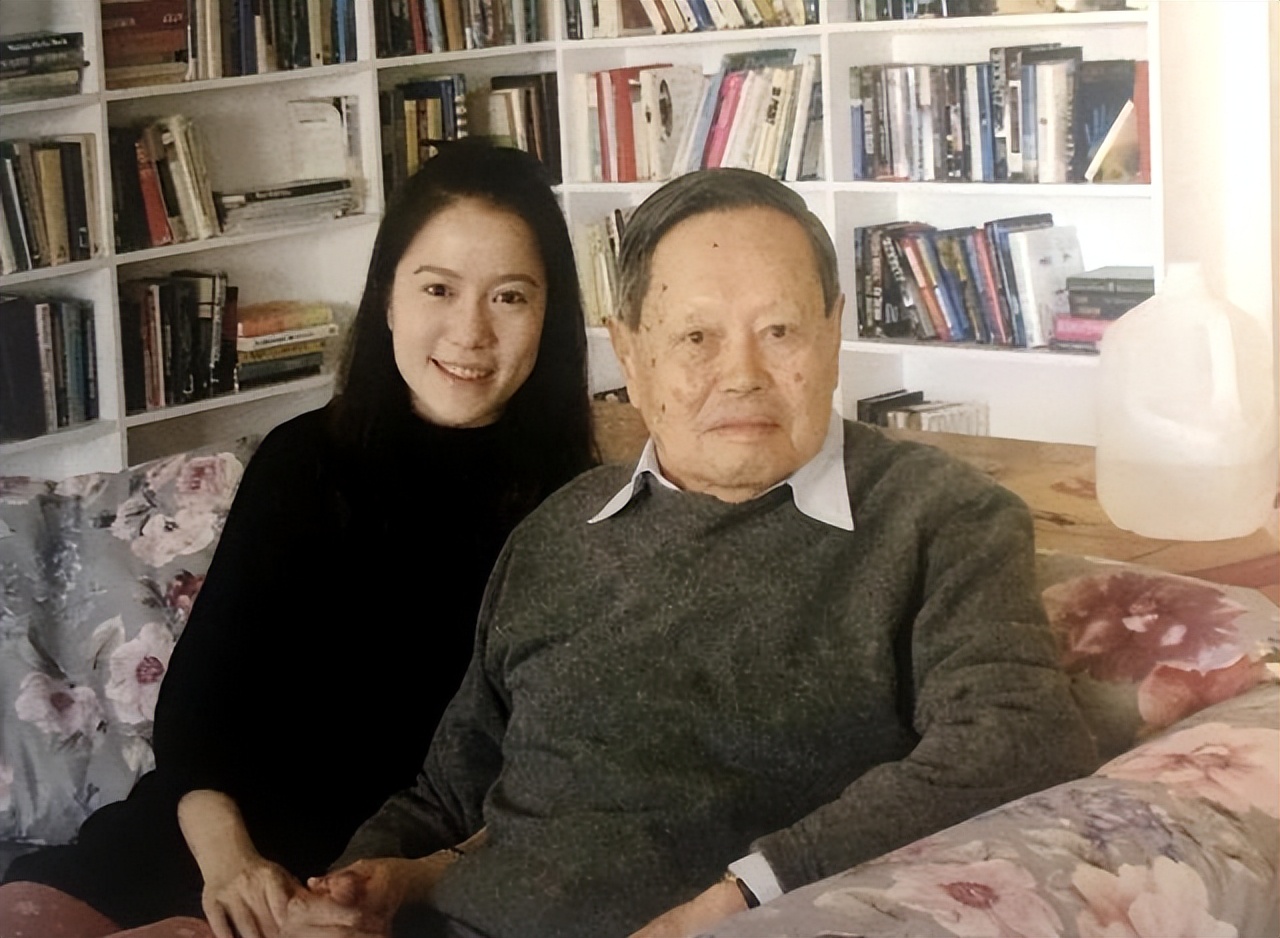 杨振宁前妻杜致礼见过翁帆吗,杨振宁前妻杜致礼和翁帆合照